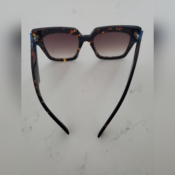 Fendi 0263/S 086FQ Oversized Tortoise  Women\'s Sunglasses main image 4